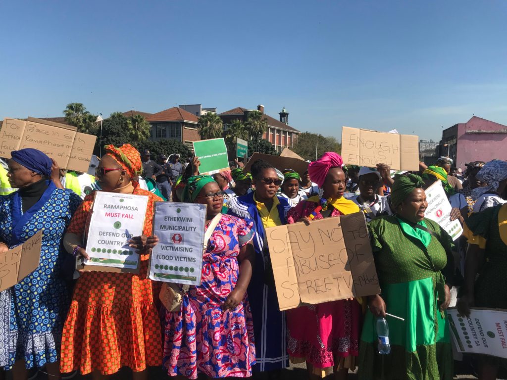 Omama ababhikishayo bathi akaphume uRamaphosa