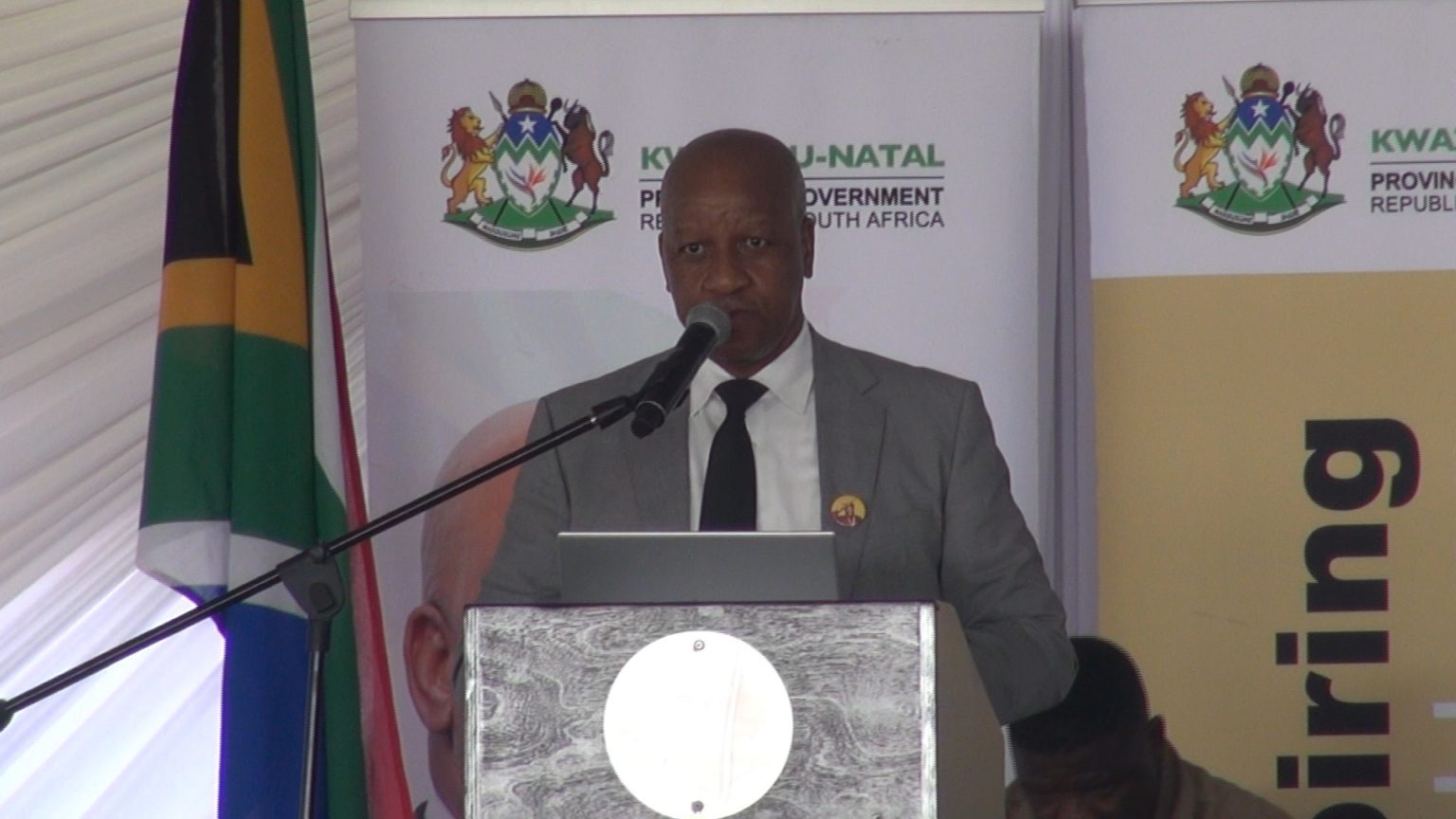 Ukhala ngobugebengu obudlangile umphakathi waKwaNdengezi